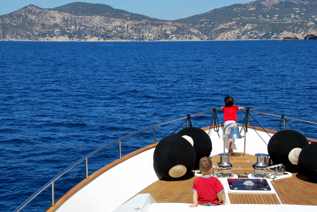 FIGI Yacht Charter Details Couach CHARTERWORLD Luxury Superyachts